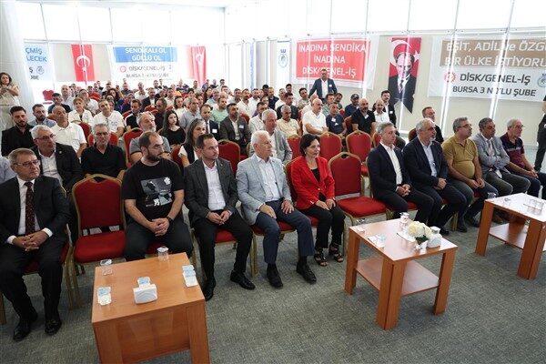 Kongreye; CHP Bursa Milletvekili Orhan Sarıbal, Genel-İş Genel Başkanı Remzi