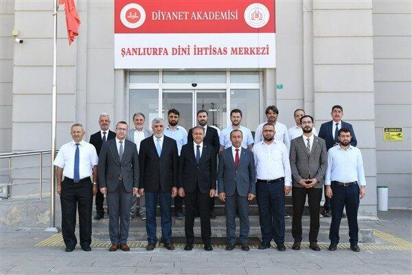 Şanlıurfa Dini İhtisas Merkezi Konferans Salonunda düzenlenen açılış programında öğrencilere