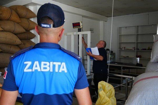 Düzce Belediyesi, mücavir alan içerisinde denetim faaliyetlerini yerine getiriyor. Zabıta