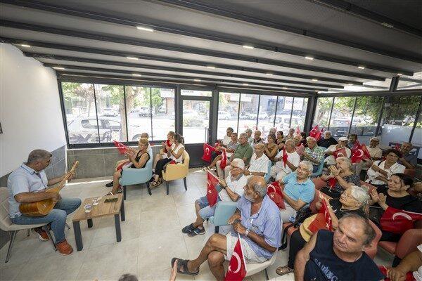 Etkinlikte Peker Kültür Sanat Derneği Başkanı ve Türk Halk Müziği