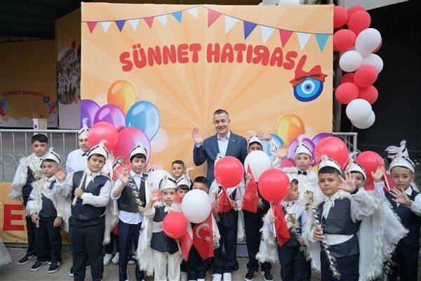 Belediyenin sosyal sorumluluk çalışmaları kapsamında organize edilen programda, çocukların sünnet
