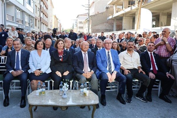 Eskişehir Büyükşehir Belediye Başkanı Ayşe Ünlüce, seçim döneminde vatandaşlara verdiği
