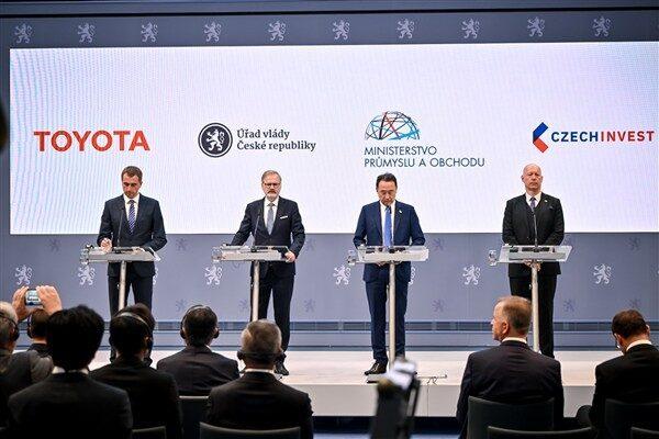Çekya Başbakanı Petr Fiala, Toyota'nın, Kolin'deki bir tesise 11 milyar kron