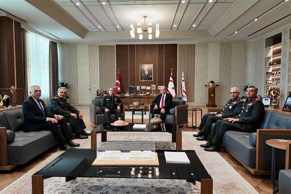 Genelkurmay Başkanı Orgeneral Selçuk Bayraktaroğlu, beraberinde Kara Kuvvetleri Komutanı Orgeneral