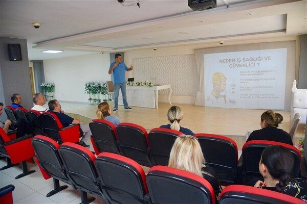 Giresun Belediye Nikah Salonu’nda gerçekleşen seminerde “İş Sağlığı ve Güvenliği