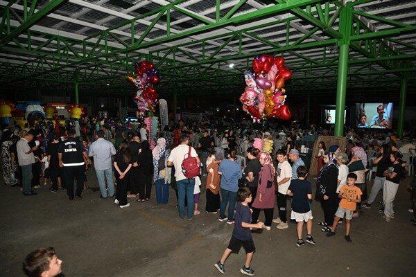 Halıkent Mahallesi Kapalı Pazar alanında düzenlenen etkinlikte çocuklar kendileri için