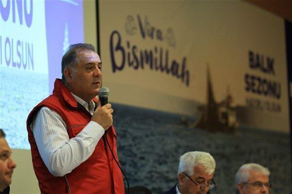 Gürpınar Su Ürünleri Hali’nde düzenlenen geleneksel sezon açılış töreninde balıkçılarla