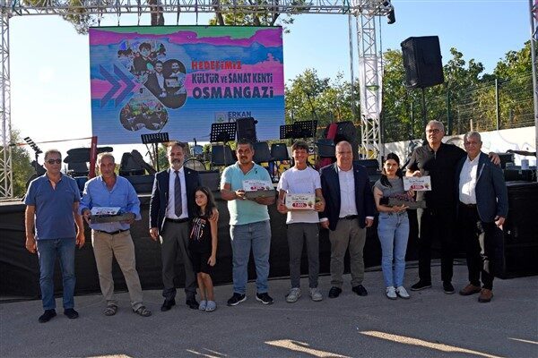 Karabalçık Mahallesi'nde Osmangazi Belediyesi, tarafından üzüm festivalinin bir yenisi gerçekleşti.