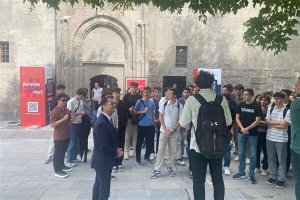 Festival tamamlanırken, Büyükşehir Belediyesi’nin programa göre ziyaretçilere ev sahipliği yaptığı