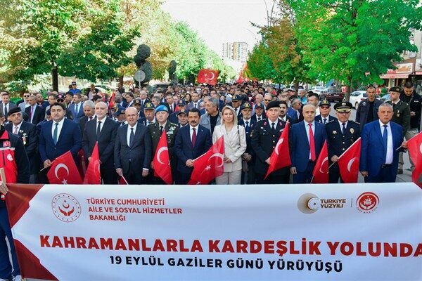 19 Eylül Gaziler Günü kapsamında Kırşehir Valiliği önünden başlayıp Cacabey