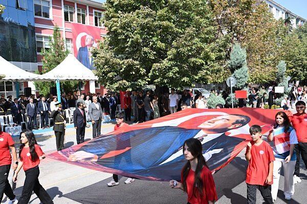 Kırşehir’de 30 Ağustos Zafer Bayramı  kutlaması çeşitli etkinliklerle gerçekleştirildi. Kırşehir