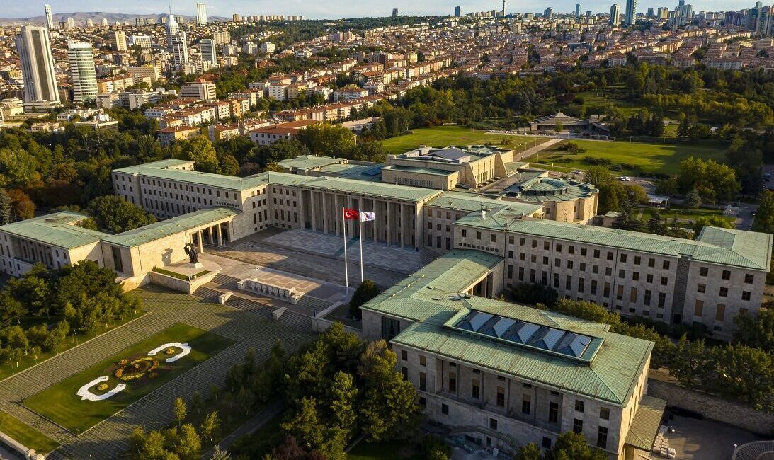 TBMM Başkanı Kurtulmuş, Yavru Vatan Kıbrıs’tan gelen muhtarları TBMM’de ağırladı.