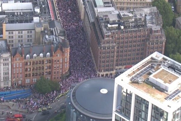 Londra Polisi, Unite the Kingdom mitinginde gerginliğin arttığını, bazı protestocuların