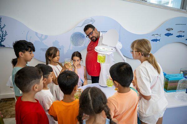 Mersin Büyükşehir Belediyesi tarafından,çocukların bilime ilgisini artırmak amaçlanarak  Mercan 100