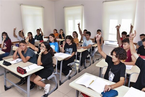 Kurs merkezlerine devam eden öğrencilere soru bankaları, yaprak test ve