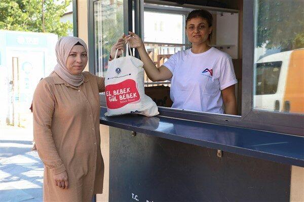 Hazırlanan destek paketlerinde bebek maması, bebek bezi, pişik kremi, şampuan