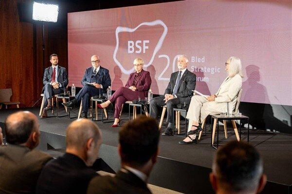 Karadağ Cumhurbaşkanı Jakov Milatovic, Bled Stratejik Forumu kapsamında, Slovenya Cumhurbaşkanı Natasa Pirc