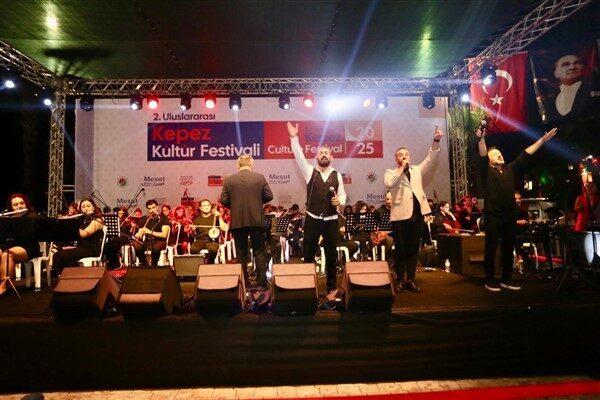 Festivalin 10’uncu gününde sahne alan Kepez Belediyesi Mimar Sinan Akademi