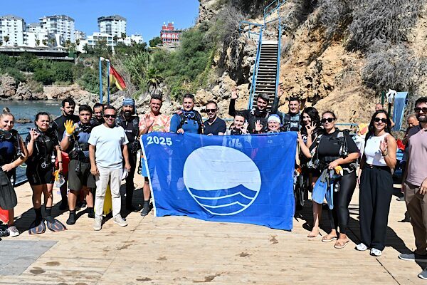 Antalya Muratpaşa Belediyesi tarafından , Dünya Temizlik Günü kapsamında deniz