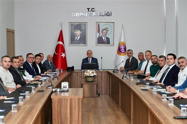 Toplantının başlangıcında, İl Sağlık Müdürlüğü Destek Hizmetleri Başkanı Ömer Tok,