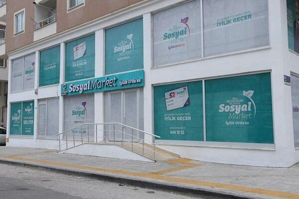 Ordu Büyükşehir Belediyesi tarafından Altınordu’da kurulan Sosyal Market'in, 2025-2026 eğitim-öğretim