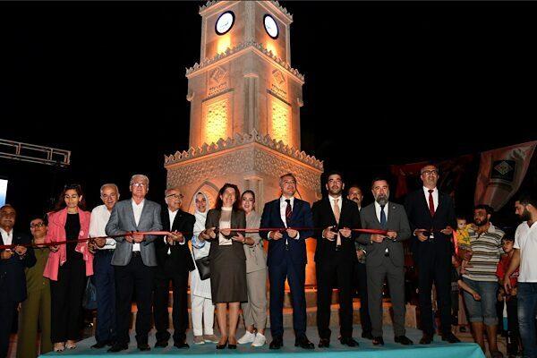 Osmaniye’nin Fakıuşağı Mahallesi Şehit Ömer Halisdemir Meydanı’nda yapımı tamamlanan saat