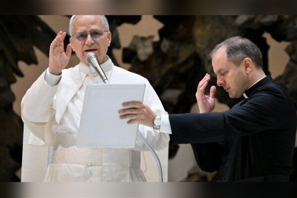 Papa XIV. Leo, otobiyografisi "Papa XIV. Leo: Küresel Vatandaş, 21.