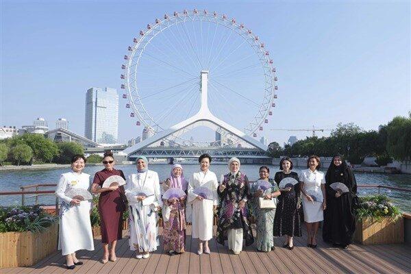 Çin Cumhurbaşkanı Xi Jinping’in eşi Peng Liyuan, 2025 Shanghai İşbirliği