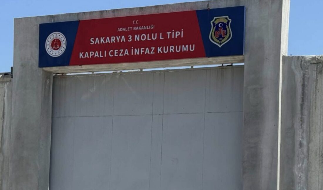 Sakarya İl Jandarma Komutanlığı ekiplerince aranan şahısların yakalanmasına yönelik düzenlenen