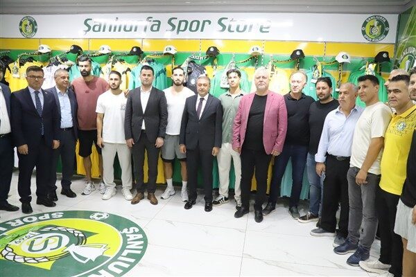 Şanlıurfaspor’un kulüp tarihindeki ilk resmi store mağazası, düzenlenen törenle taraftarların