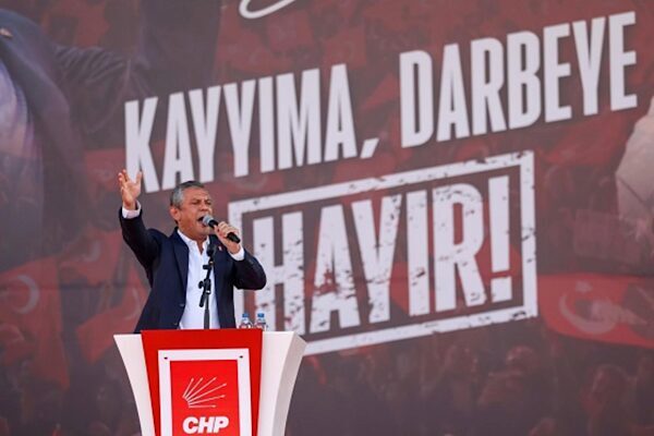 14 Eylül’de Tandoğan Meydanı’nda düzenlenen mitinge binlerce yurttaş katıldı. Katılımcılar,
