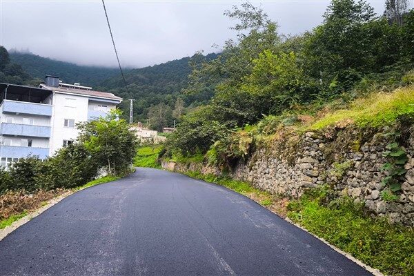 Trabzon Büyükşehir Belediyesi ekipleri tüm ilçelerde yeni yol açma, yol
