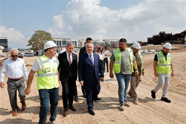 Vali Köşger burada yaptığı açıklamada, “Adana’mıza kazandırılacak yeni yurt yatırımıyla