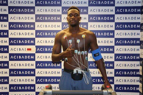 Fransa Ligue 1 ekibi Angers ile anlaşmaya varılmasının ardından sağlık