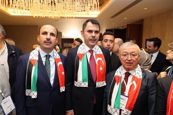 Bakan Kurum, “Gazze’yi bombalarla yıkan, Gazzelileri açlığa mahkûm eden İsrail,