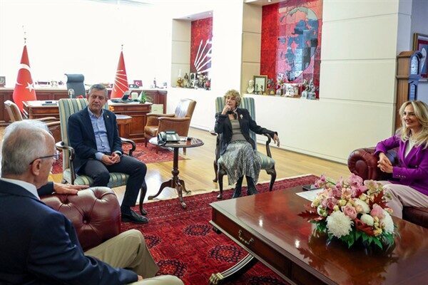CHP Genel Başkanı Özel, gazeteci ve yazar Kulin’i partisinin genel