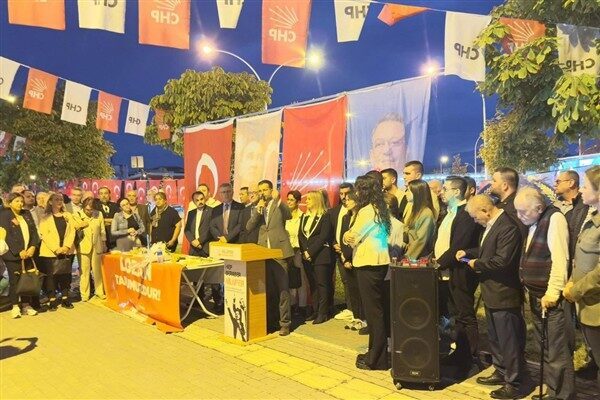 CHP Nilüfer İlçe Başkanı Özgür Şahin’in öncülüğünde gerçekleşen törene partililer