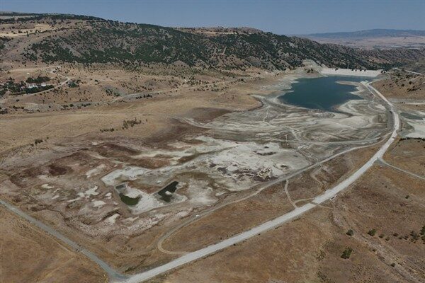 Belediyeden yapılan açıklamada son dönemde yaşanan kuraklık nedeniyle barajlarda su