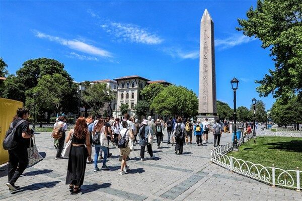 18-29 yaş arası gençlerin başvurabildiği proje kapsamında, İstanbul’un tarihinden doğasına,