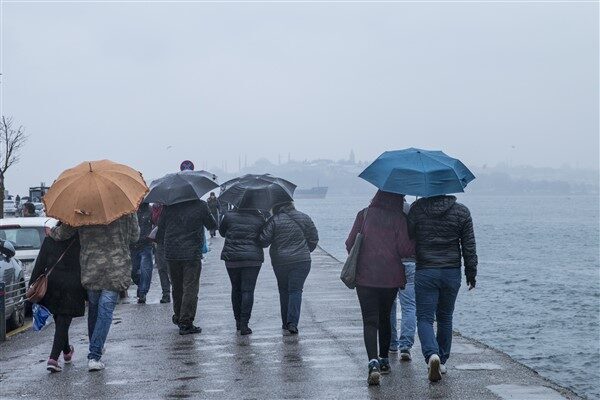 İBB AKOM’un son raporuna göre İstanbul’da bugün öğle saatlerinden itibaren