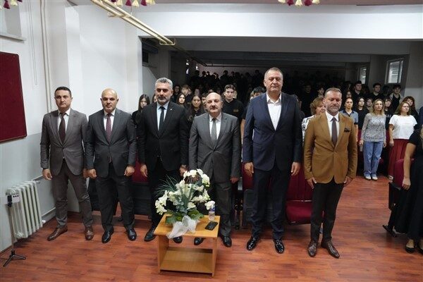 Kartal İlçe Milli Eğitim Müdürlüğü tarafından gerçekleştirilen törende, Kartal Kaymakamı