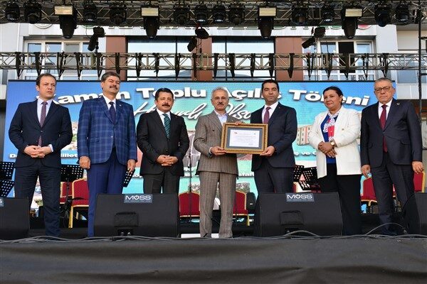 Kaman ilçe meydanında gerçekleştirilen festivale Bakan Uraloğlu ve  Kırşehir Valisi