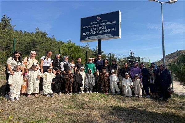 Gerçekleştirilen ziyarette öğrencilere Dünya Hayvanları Koruma Günü’nün insanların hayvanlara karşı