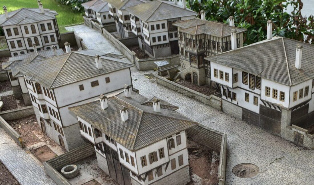 Antalya’nın Kepez ilçesinde bulunan Dokumapark Açık Hava Müzesi, Türkiye’nin farklı
