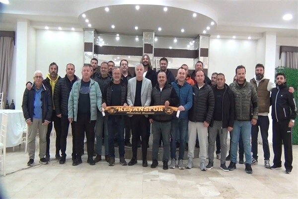Yapılan oylamada yönetim ve denetim kurulları oy çokluğu ile aklandı.