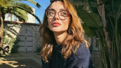 Sadri Alışık’ta eğitim aldı, hemşirelikten oyunculuğa uzanan kariyeriyle dikkat çekti.