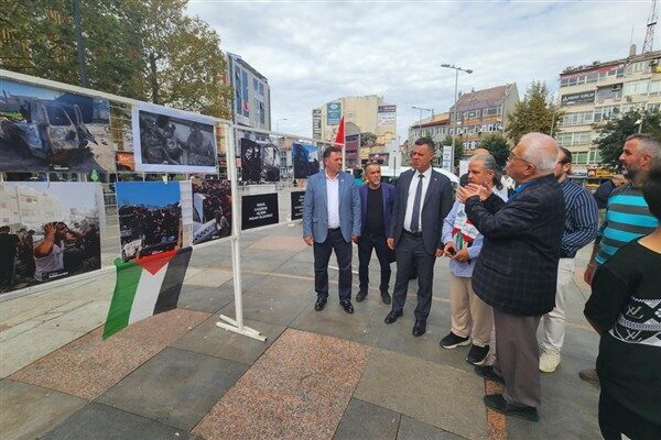 Çorlu Belediye Başkanı Ahmet Sarıkurt, Çorlu Filistin İnisiyatifi tarafından Cumhuriyet