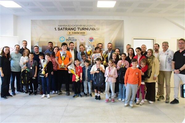 Manisa Büyükşehir Belediyesi, 4-5 Ekim tarihlerinde satranç turnuvası düzenledi. Denizli,