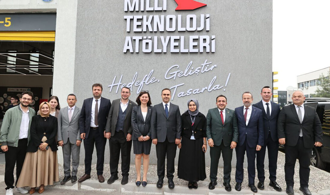 Bakan Kacır törende yaptığı konuşmada, gençleri ileri teknoloji ekipmanlarıyla buluşturmayı