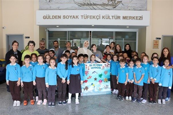 Etkinlik kapsamında öğrenciler, geri dönüştürülebilir atık malzemeleri toplayarak bu materyalleri